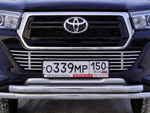 toyhiluxexc18-03.jpg